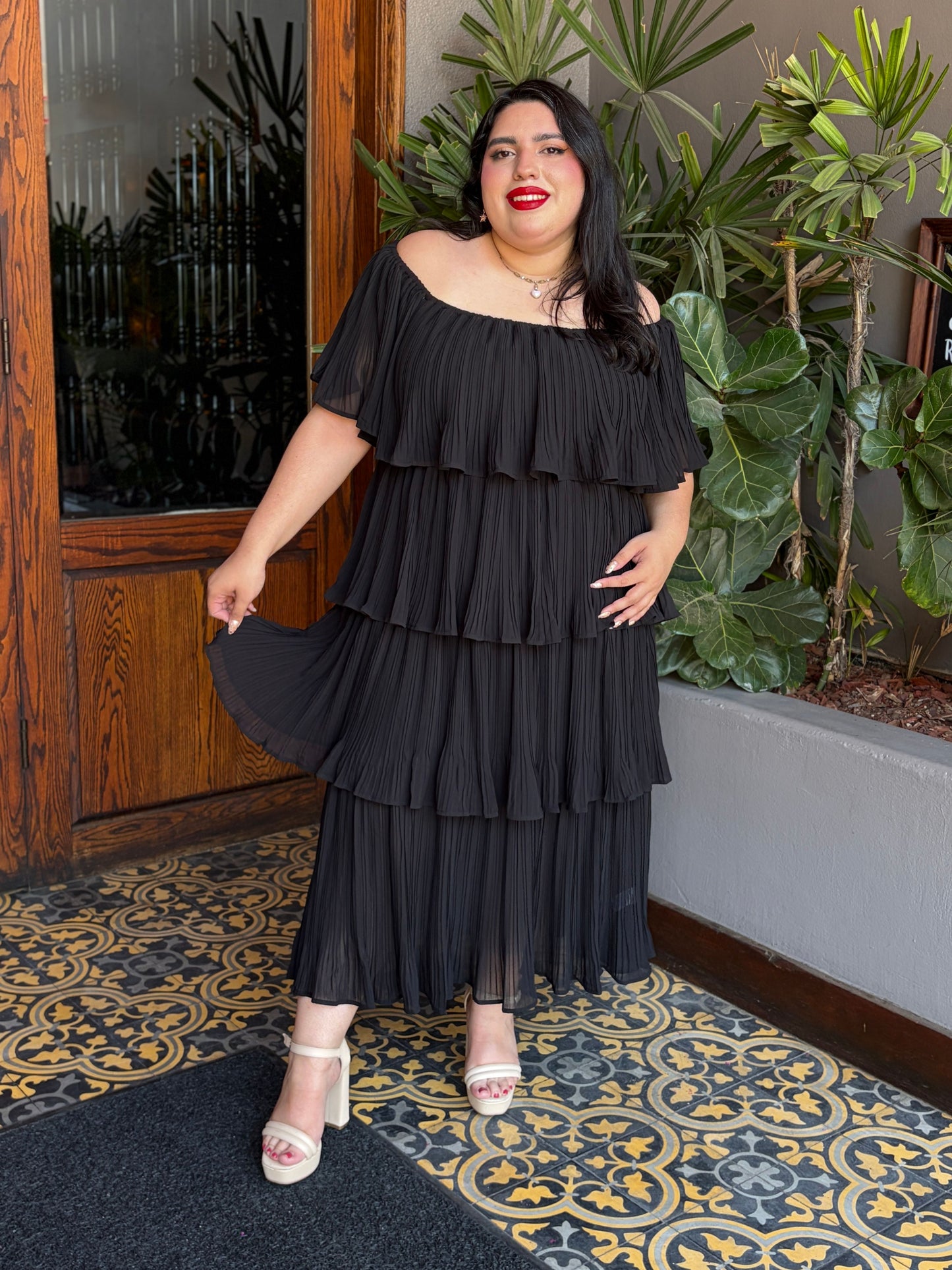 Vestido Midi Plisado Off-The-Shoulder Negro
