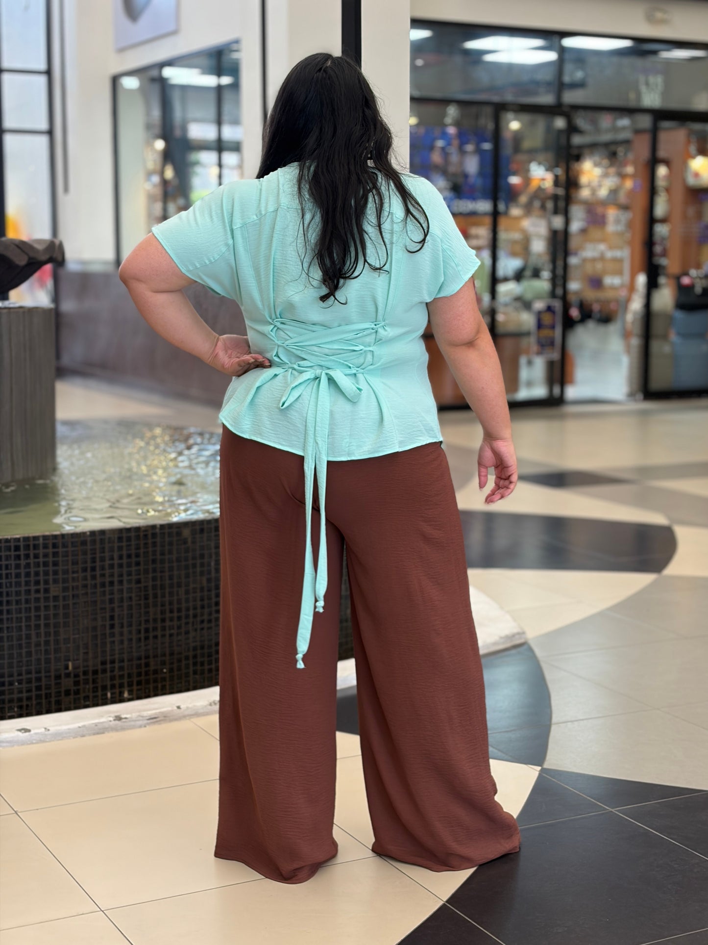 Blusa Escote en V Aqua con Botones Joya y Espalda Corsé