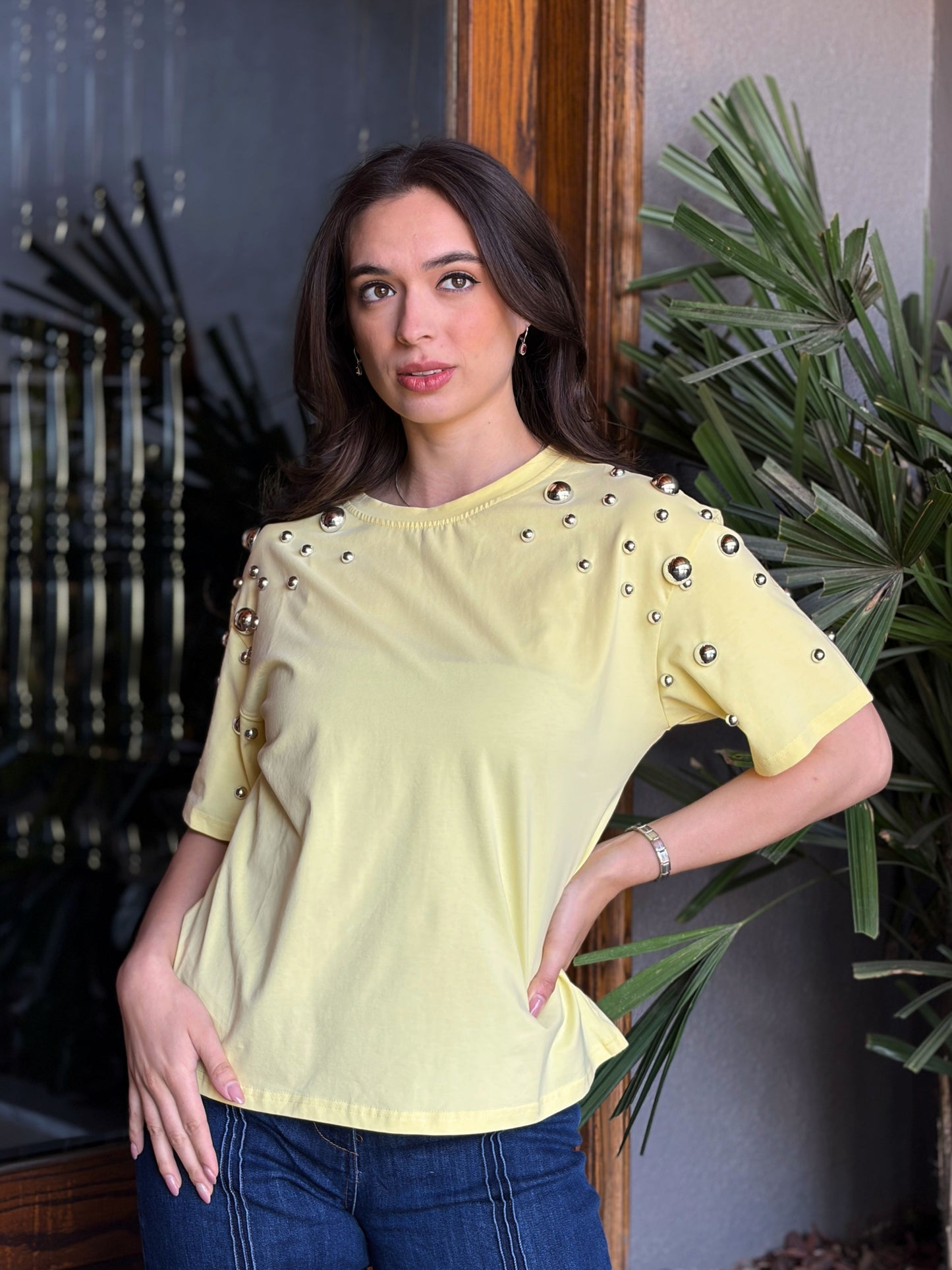 Camiseta con Aplicación de Tachuelas Metálicas