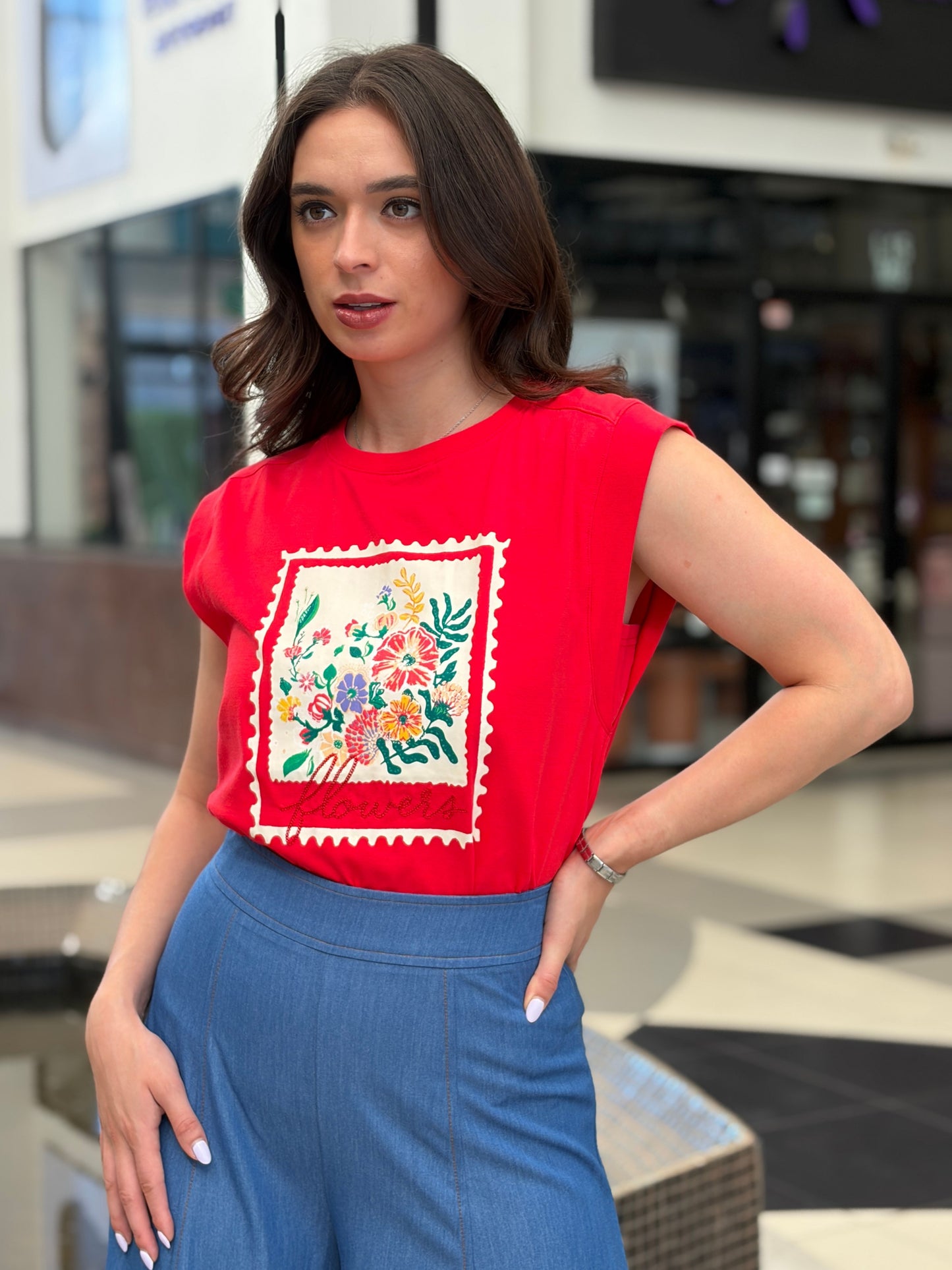 Blusa tipo "muscle tee"