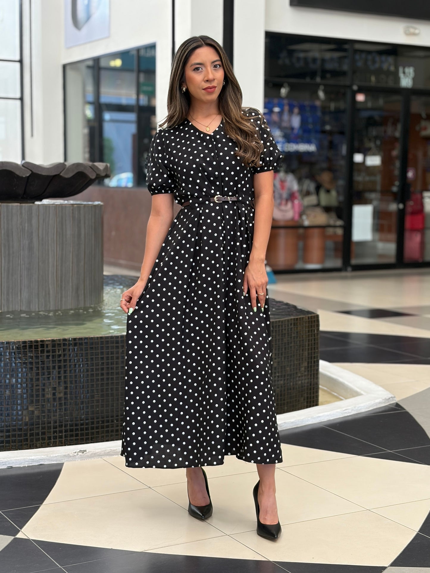 Vestido Midi Camisero de Lunares con Cinturón