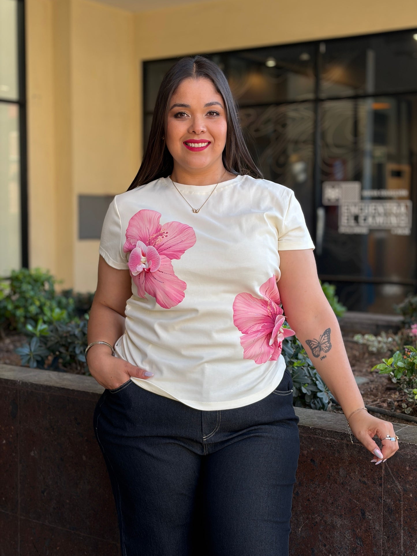 Camiseta con estampado floral