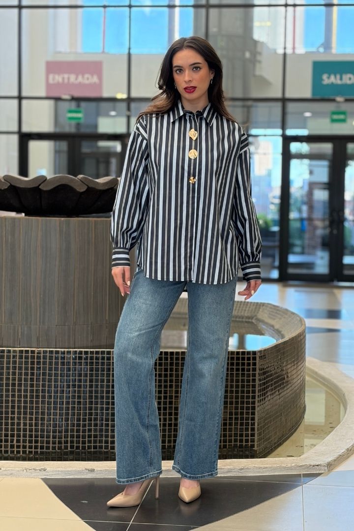 Camisa Oversize a Rayas con Herrajes
