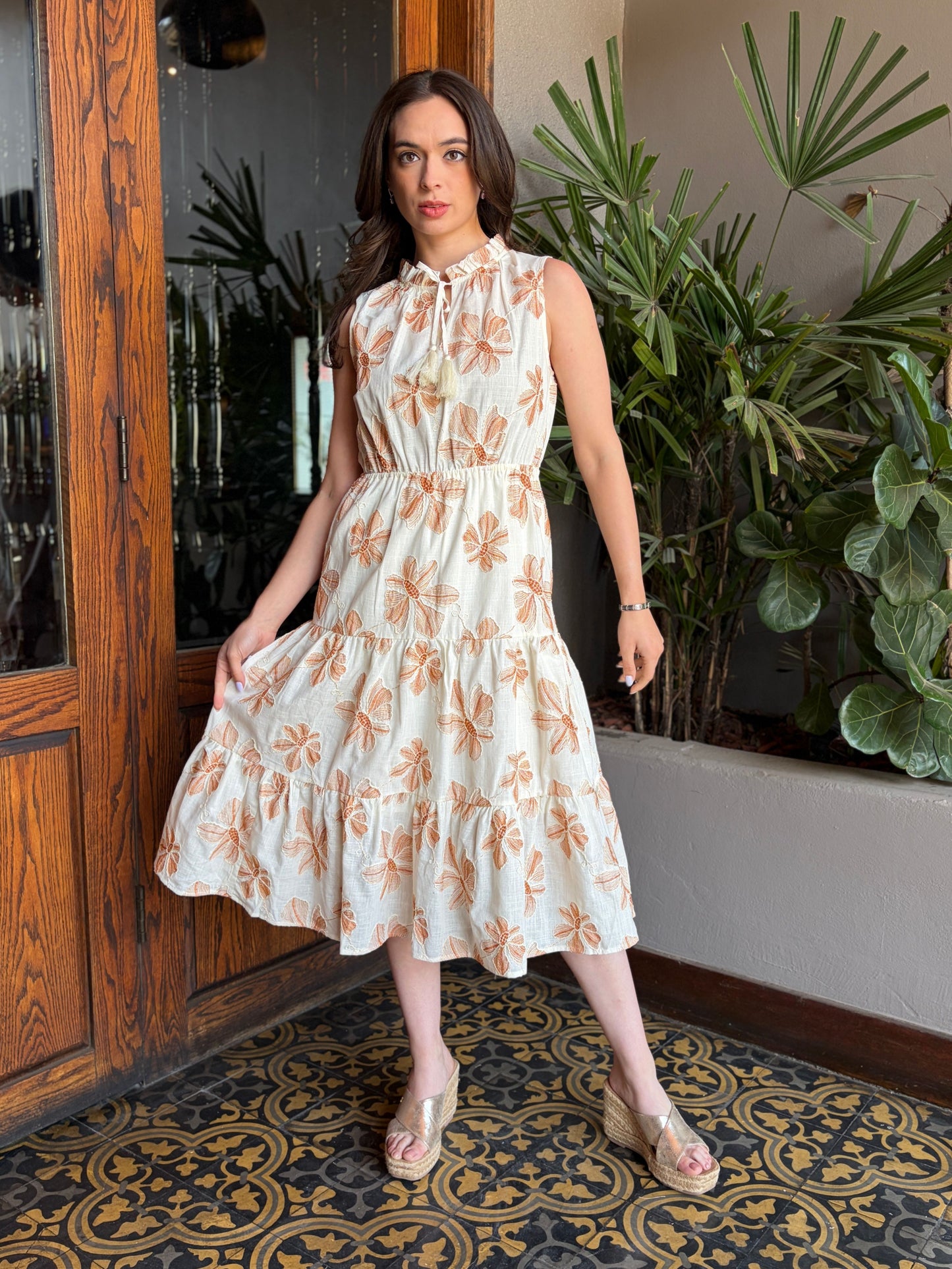 Vestido Bordado en Ocre