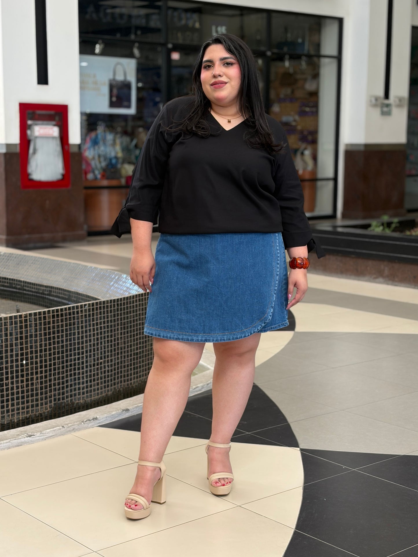 Blusa "Minimal Tie" en Negro