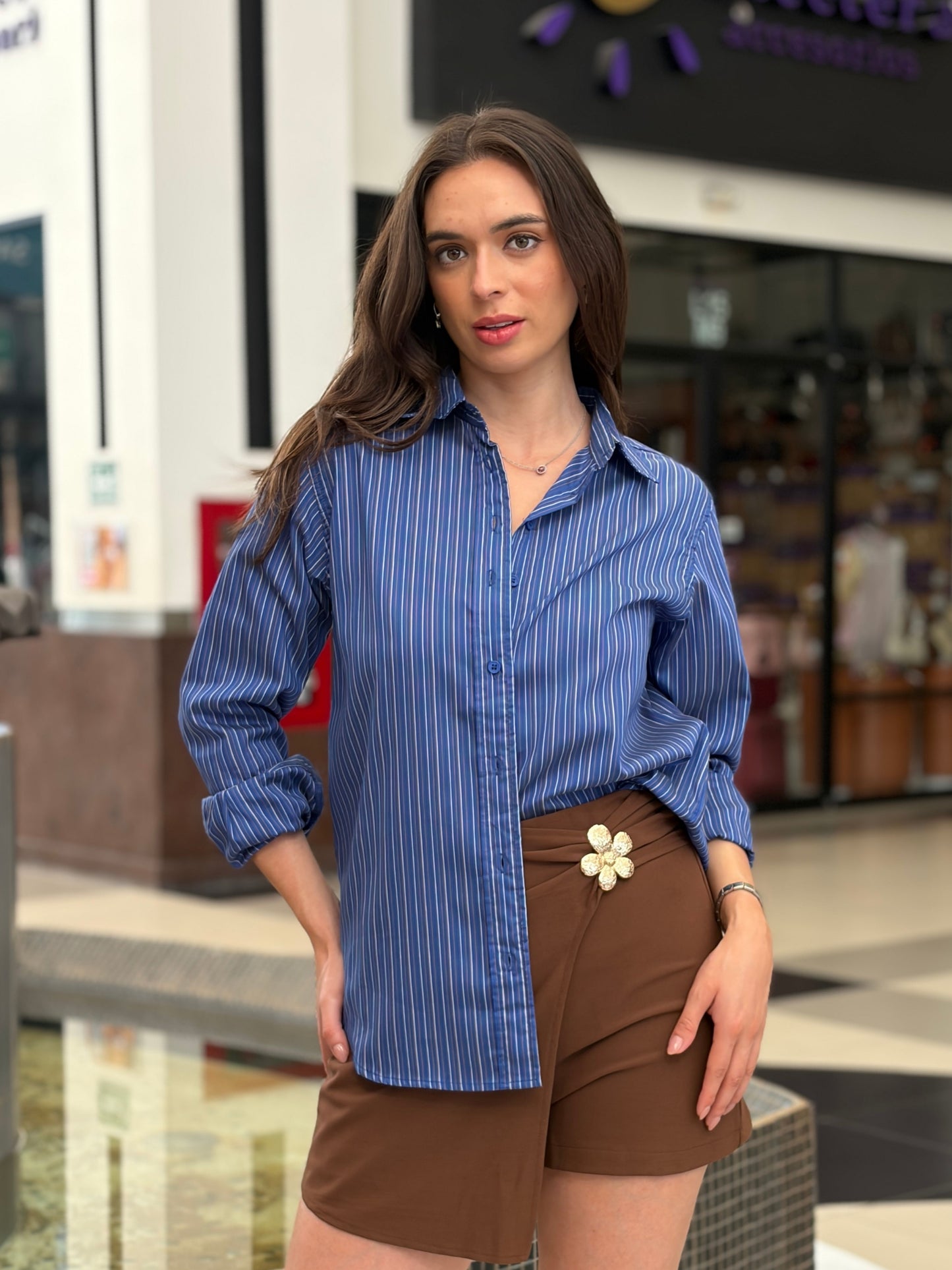 Camisa Oversized Rayada en Azul Eléctrico y Blanco