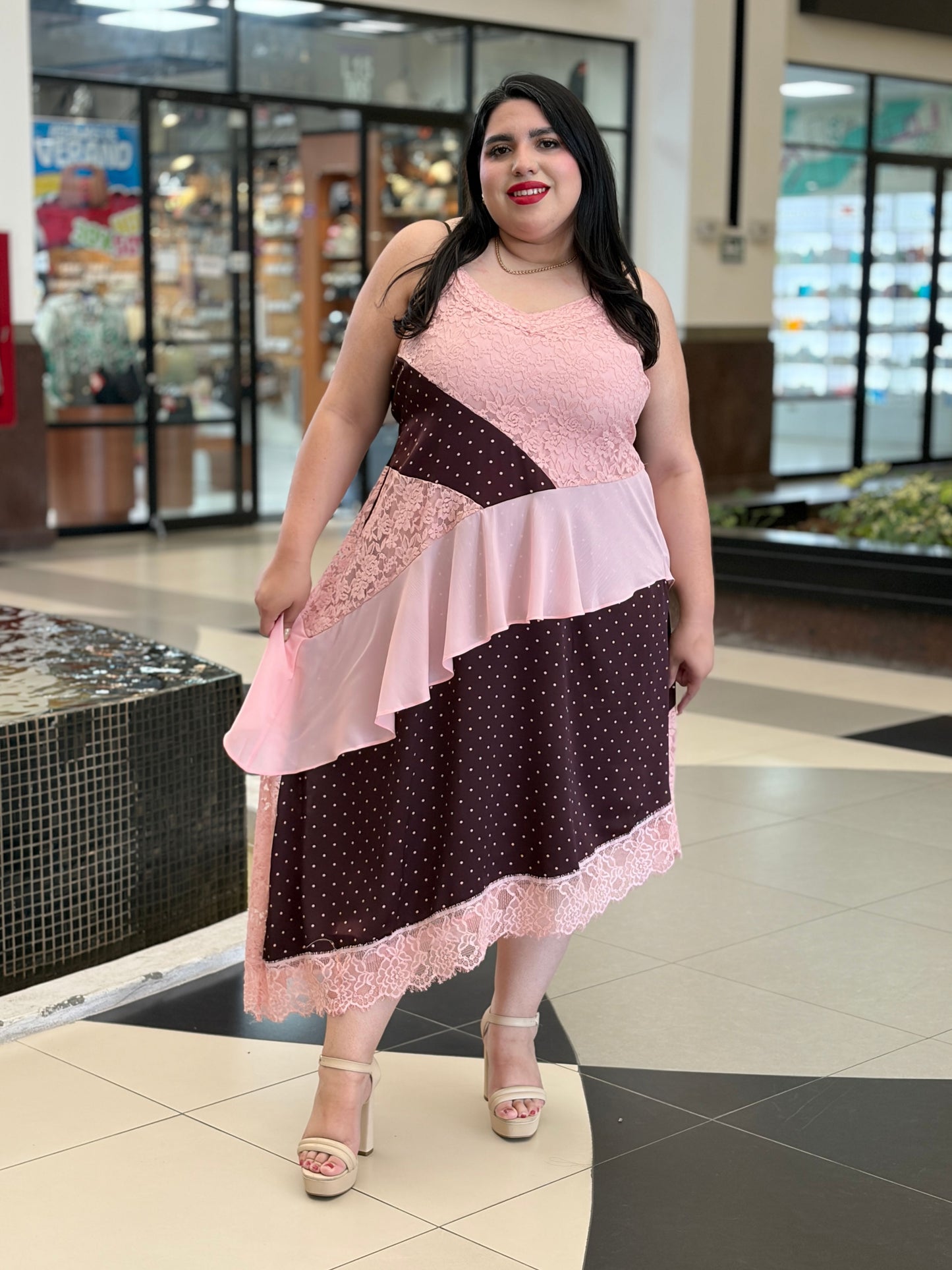 Vestido Asimétrico Patchwork & Chantilly Lace