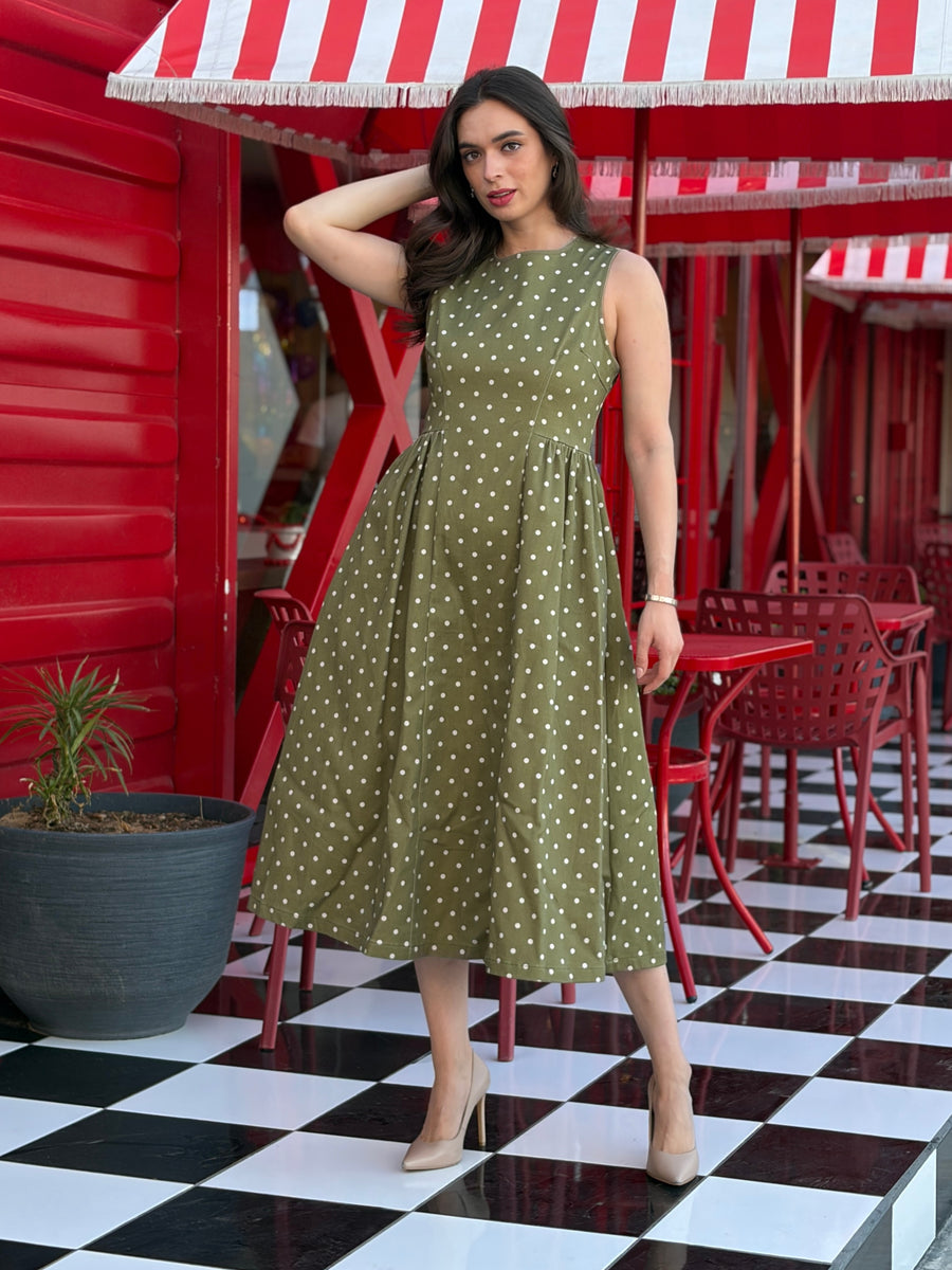 Vestido midi a lunares sin mangas