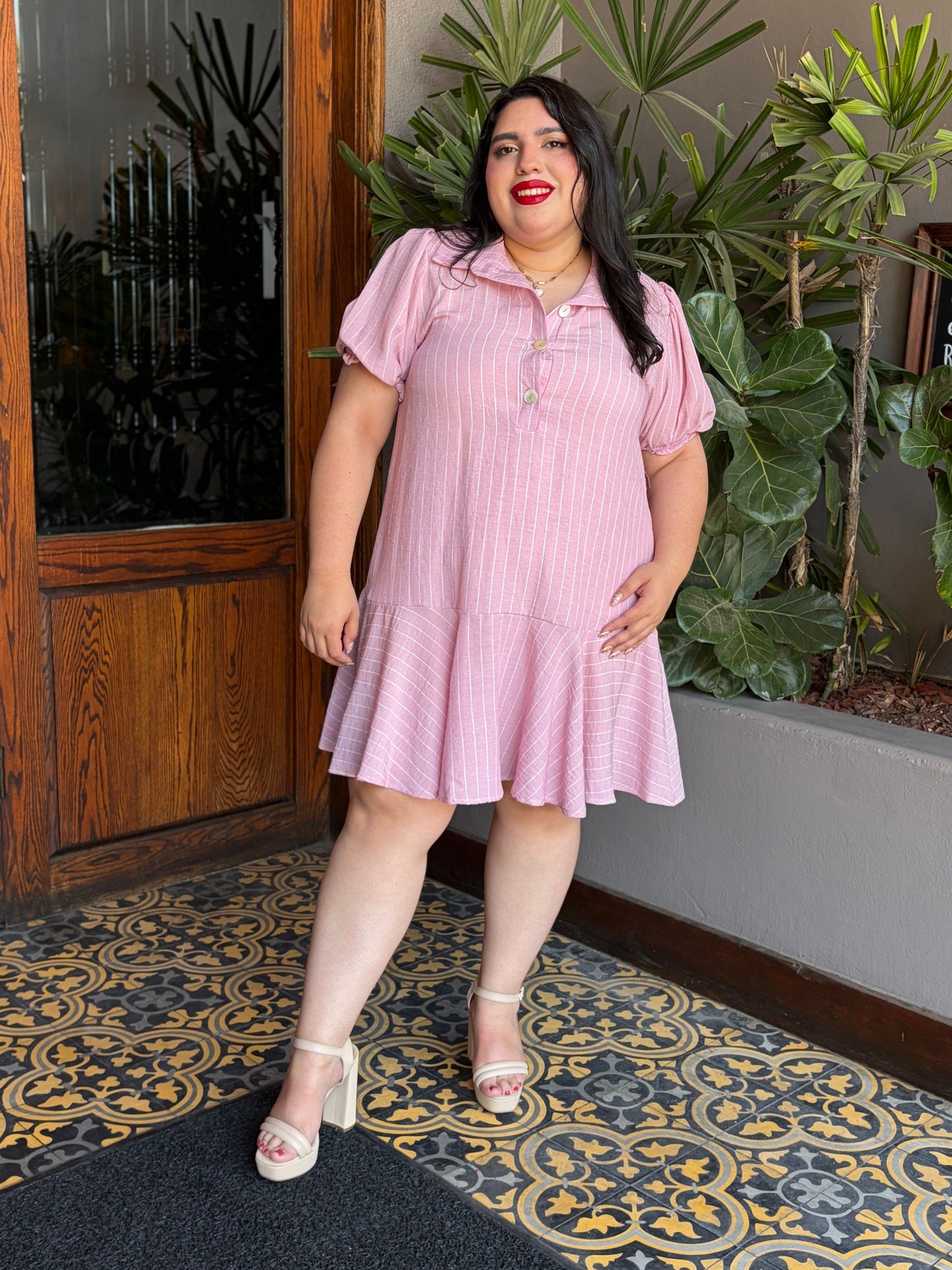 Vestido Corto Rosa Pastel Estilo Polo con Olán