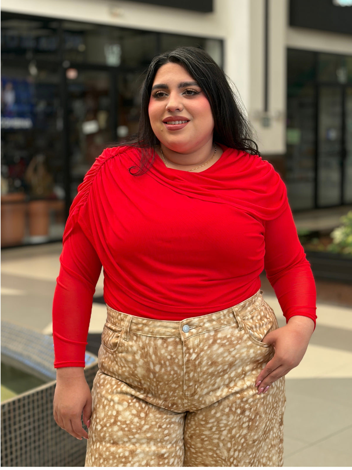 Blusa Dramática con Volantes e Intersecciones