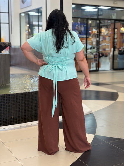 Blusa Escote en V Aqua con Botones Joya y Espalda Corsé