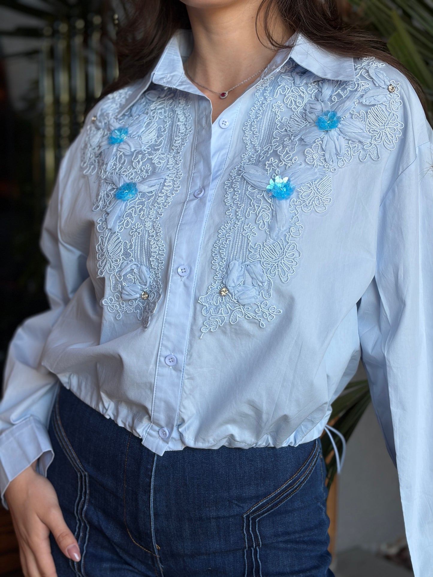Blusa de Popelina con Aplicaciones de Encaje y Relieve