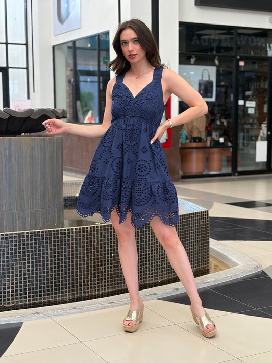 Vestido corto con bordado