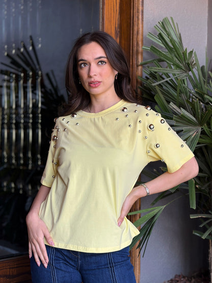 Camiseta con Aplicación de Tachuelas Metálicas