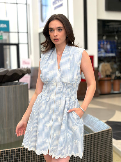 Vestido Corto Bordado Seersucker