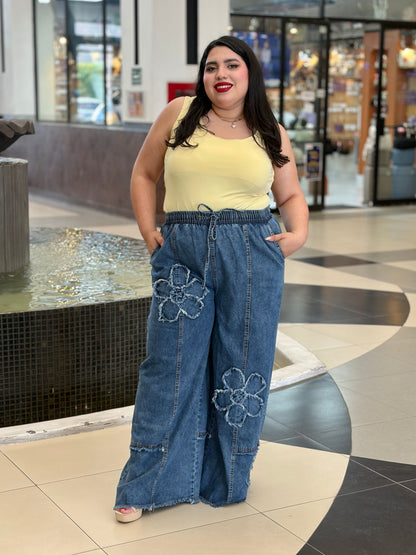 Jeans Palazzo Deslavados con Aplicación de Flores Rústicas