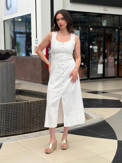 Vestido midi con una hilera de botones  decorativos