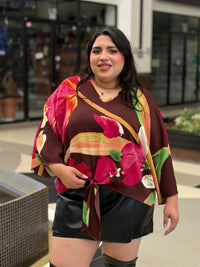 Blusa Aponchada con Estampado Floral Artístico
