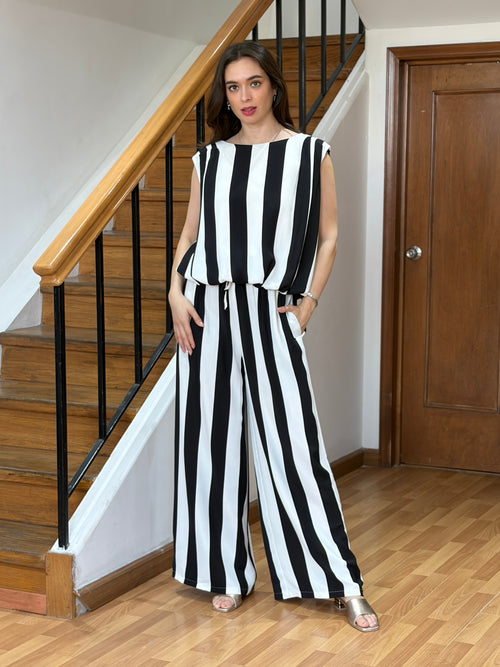Set Minimalista a Rayas Anchas de Top y Pantalón Palazzo