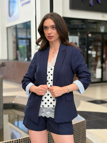 Set de blazer y short en color azul marino