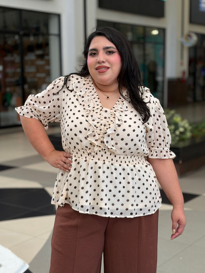 Blusa de Lunares con Vuelos y Peplum