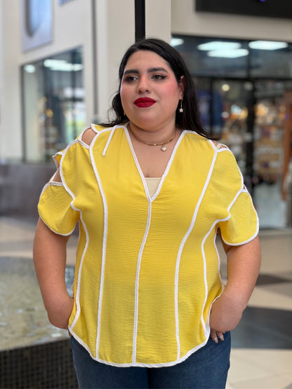 Blusa Causal Amarilla con Vivos Blancos y Hombro Descubierto