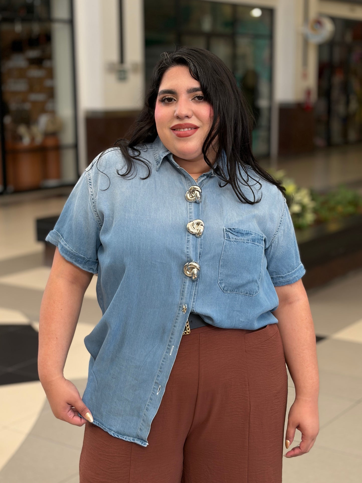 Camisa Denim con Botones Metálicos Especiales