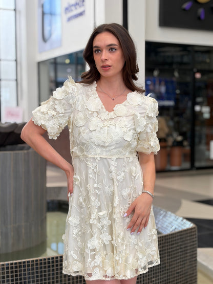 Vestido Mini Texturizado Flores 3D
