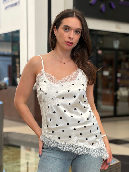 Top Camisero Satinado de Lunares con Detalles de Encaje