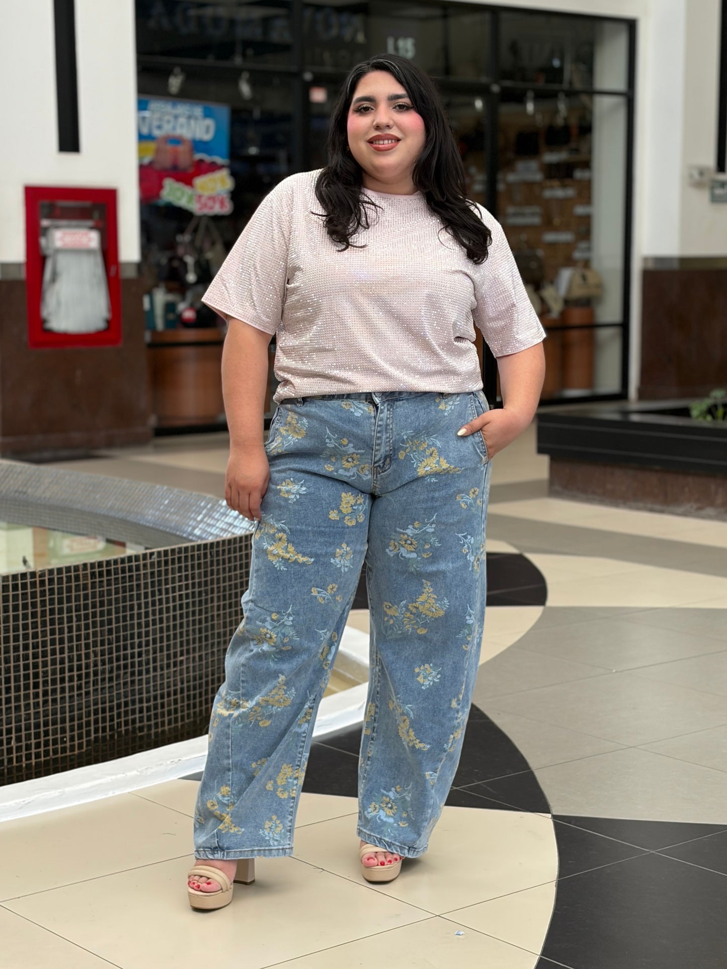 Pantalón Denim Claro con Bordado Floral