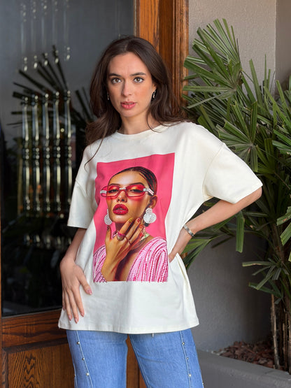 Camiseta Oversize con Gráfico "Moda Pop"