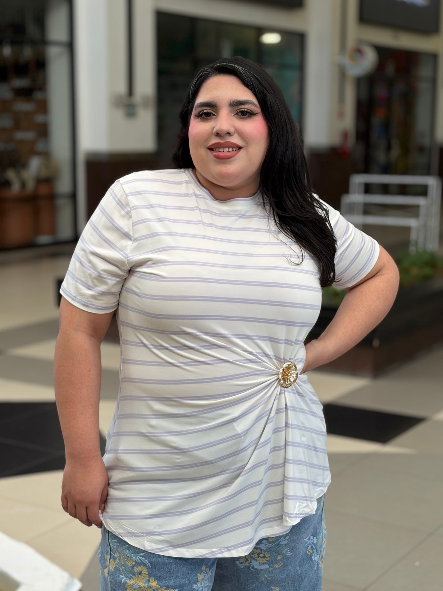 Playera Rayada Lila con Fruncido Central