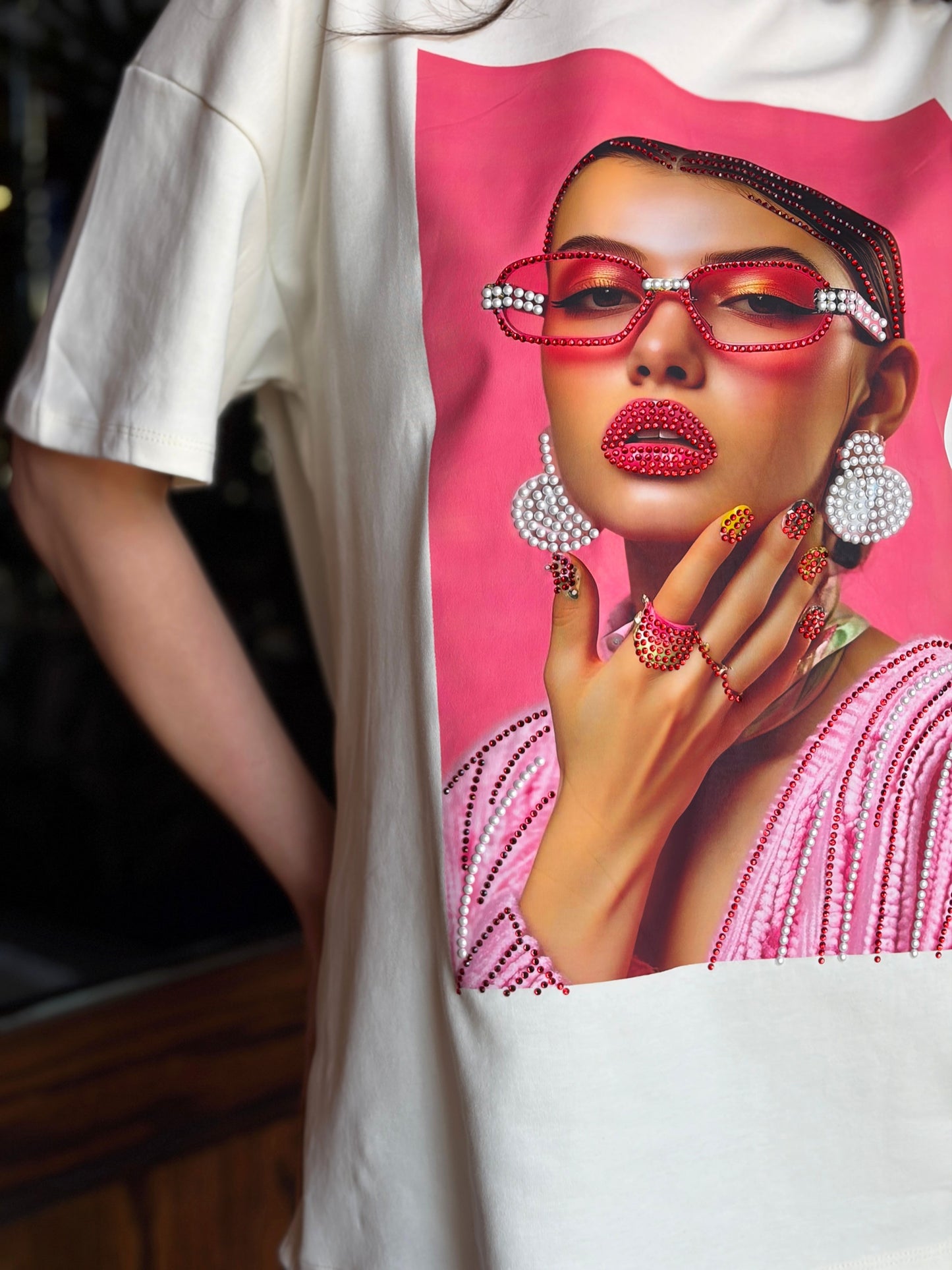 Camiseta Oversize con Gráfico "Moda Pop"