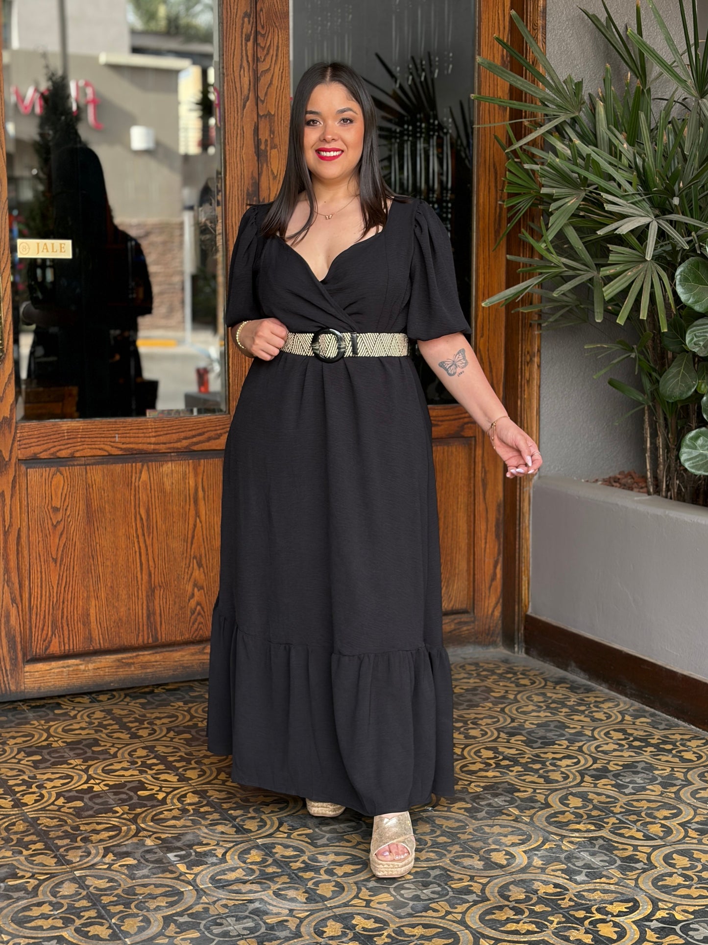 Vestido Maxi Negro con Escote Corazón