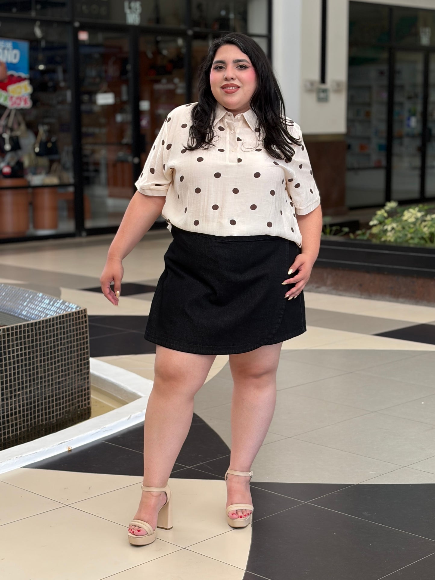 Blusa Tipo Polo de Lunares