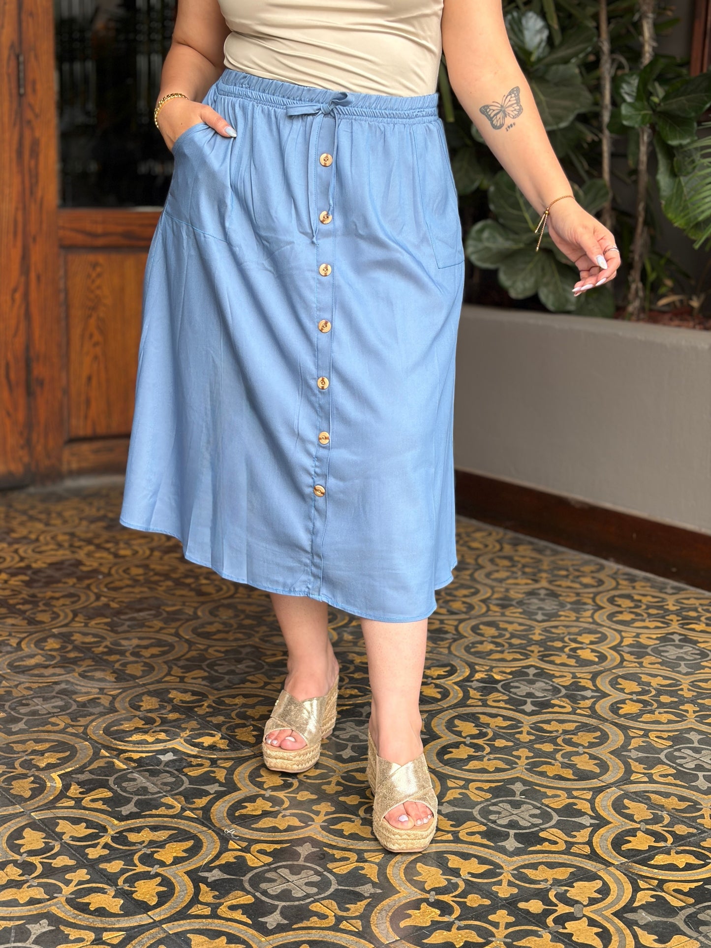 Falda Midi Camisera con Botones de Madera