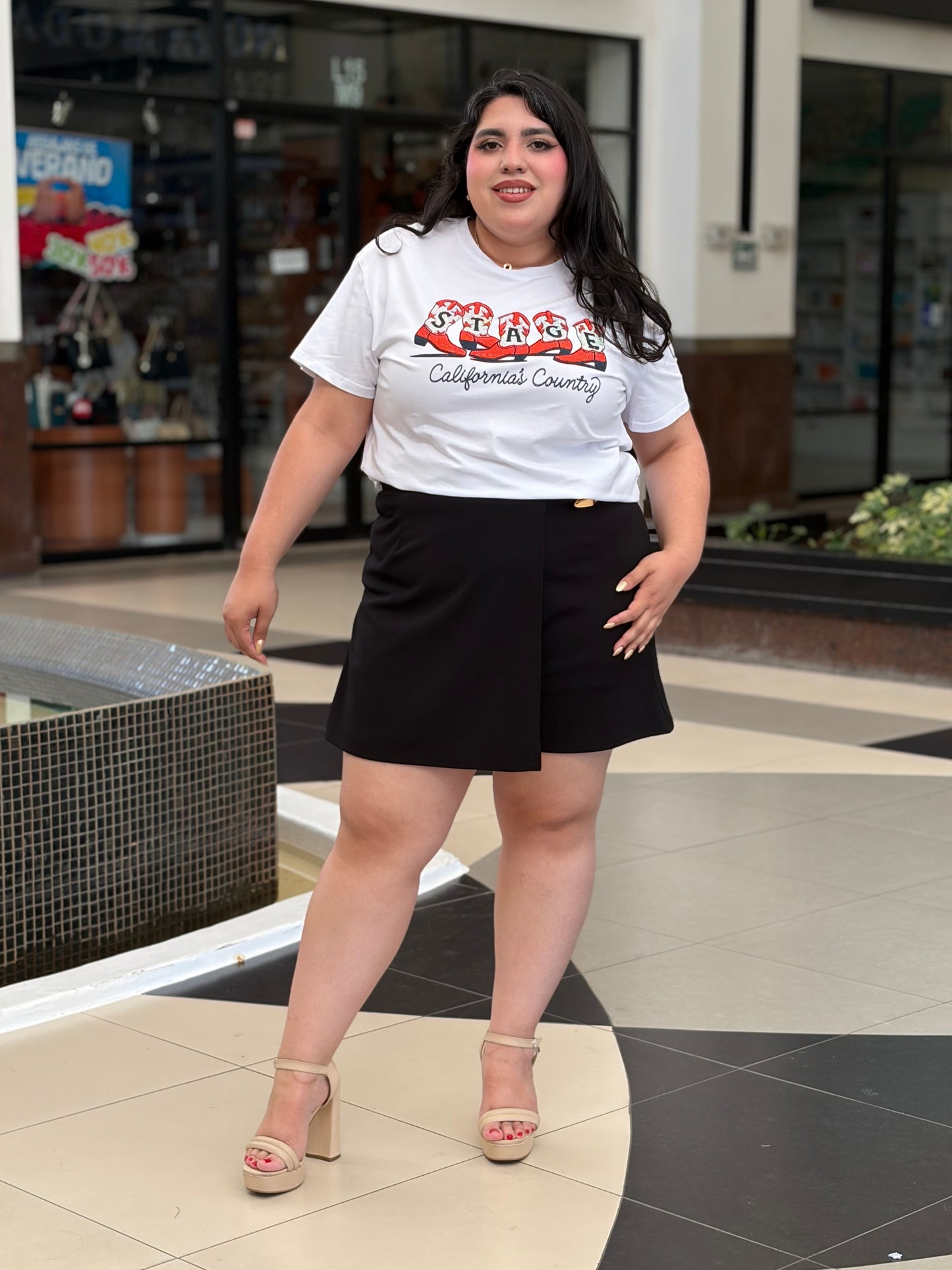 Playera Blanca con Aplicación de Botas Vaqueras