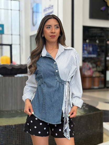 Camisa Asimétrica de Rayas Combinada con Mezclilla
