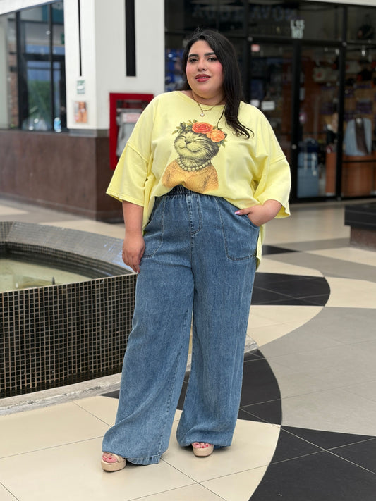 Camiseta Oversize "Gatito Coqueto"