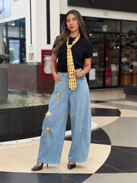 Jeans de Mezclilla con Listón Estampado y Detalles