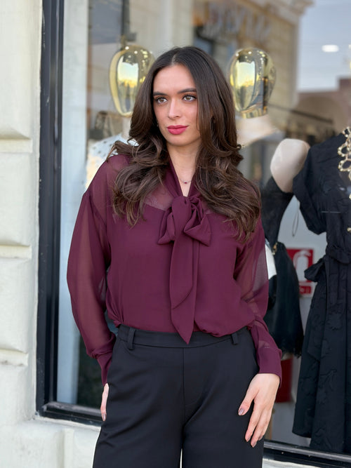 Blusa Elegante de Chifón Vino con Lazos