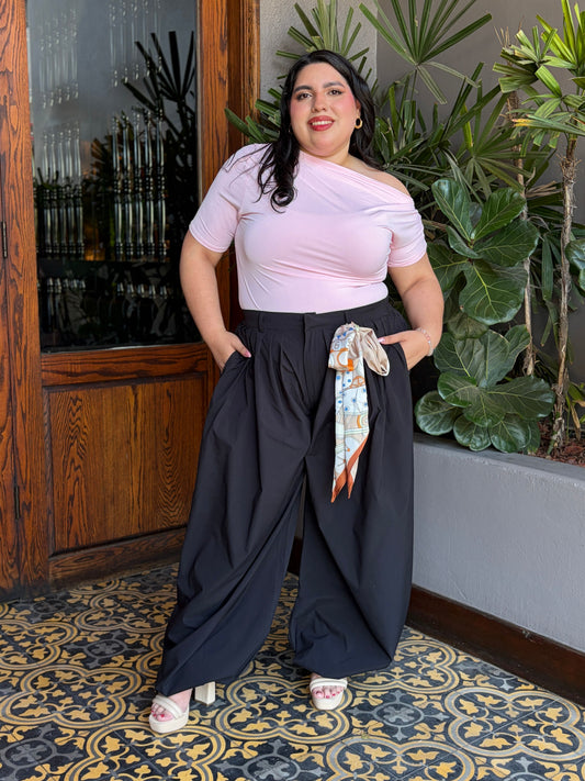 Blusa de Licra con Escote Asimétrico Cruzado