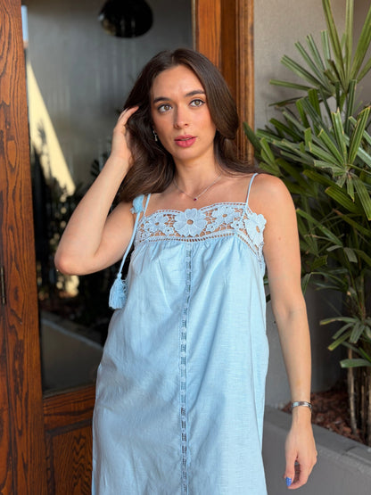 Vestido Corto Romantic Breeze con Encaje y Borlas