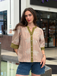Blusa Étnica Bordada con Cuello Verde