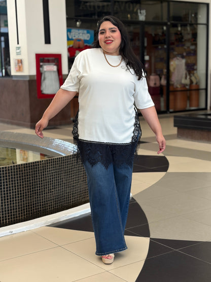Blusa Básica con Aplicación de Encaje