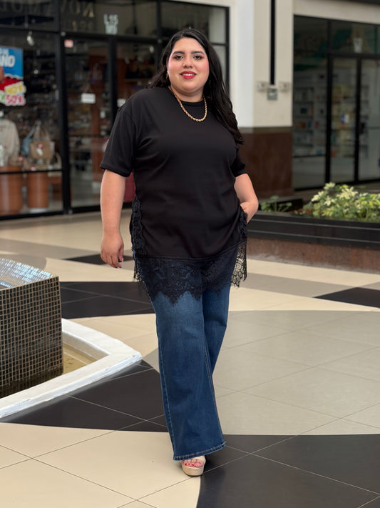 Blusa Básica con Aplicación de Encaje
