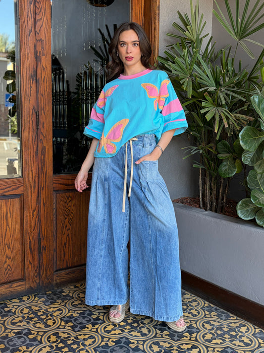 Playera Oversize Celeste con Aplicaciones de Mariposas