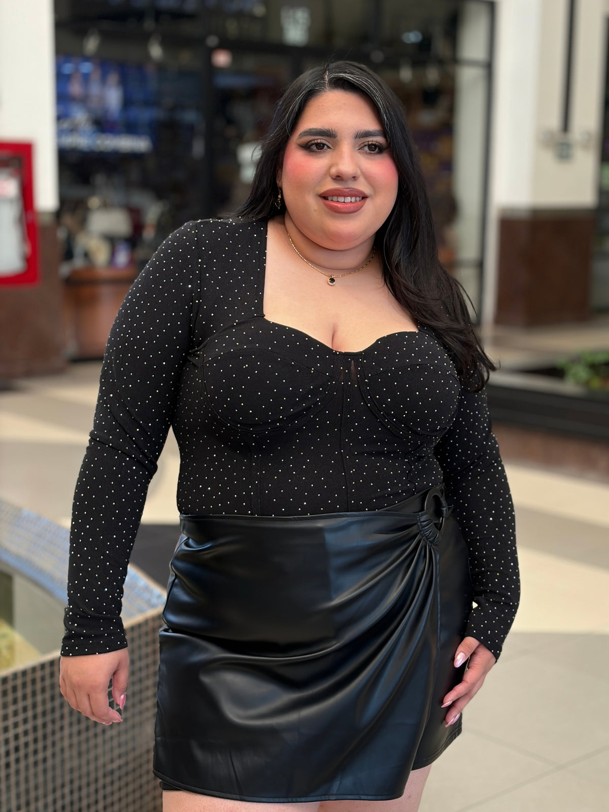 Blusa Mesh con Brillos y Escote Corazón