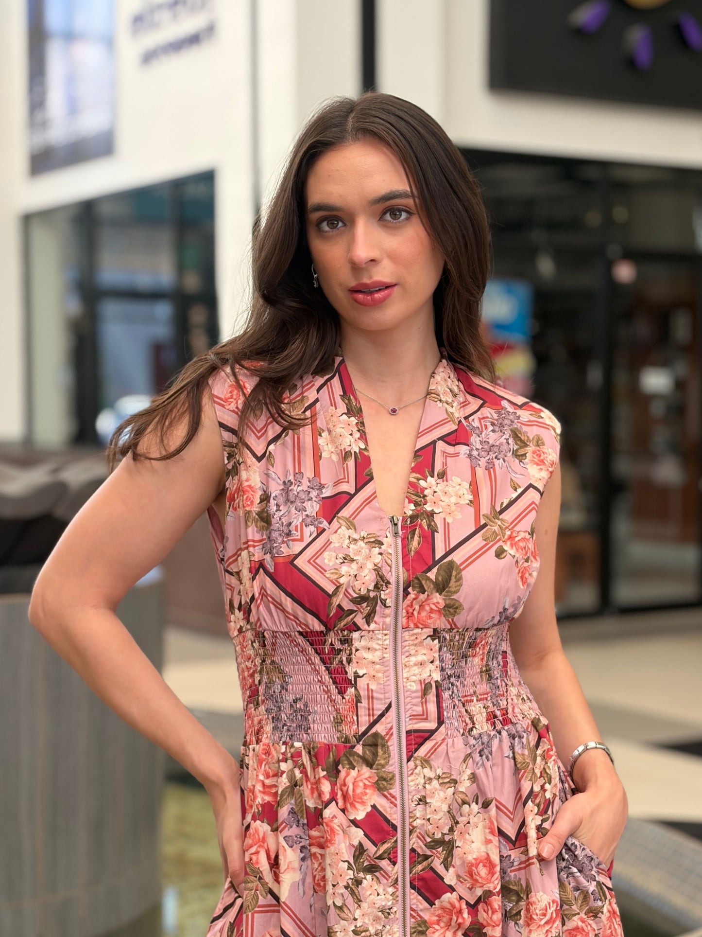 Maxi Vestido Floral con Cierre Frontal y Cintura Elástica