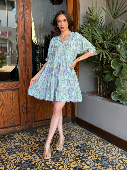 Vestido Corto Bohemio Escalonado con Estampado Floral
